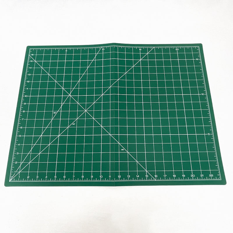 Folding Cutting Mat 17"x23"